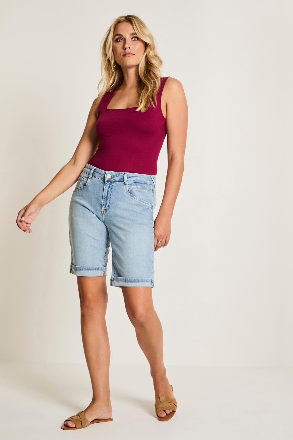 Lyndsey Den Short L12